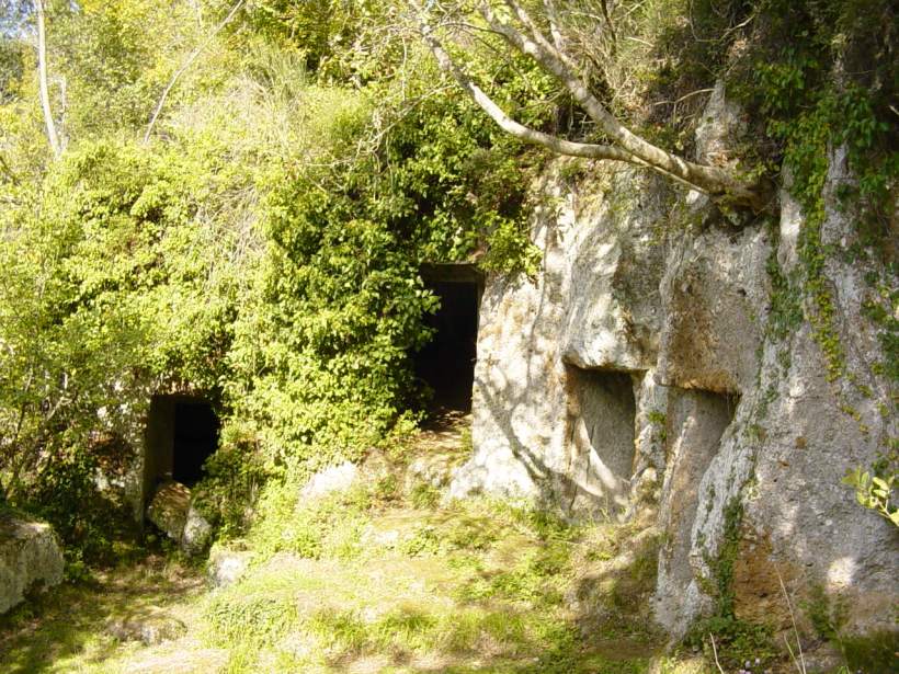 etruscan-tombs